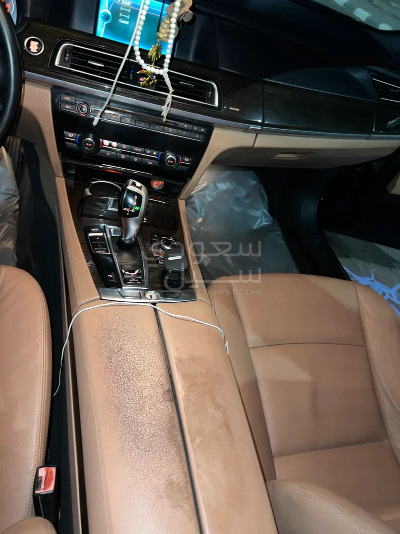 2011 بي ام دبليو الفئة السابعة 730 إل أي