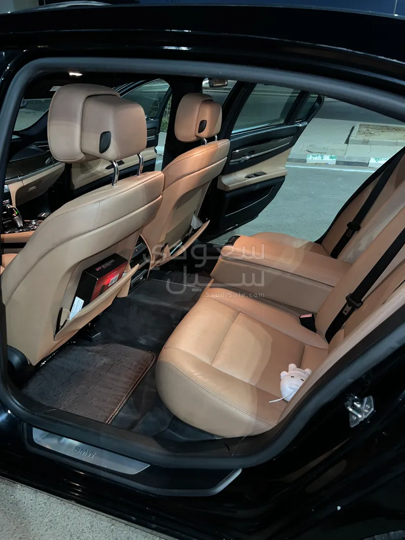 2011 بي ام دبليو الفئة السابعة 730 إل أي