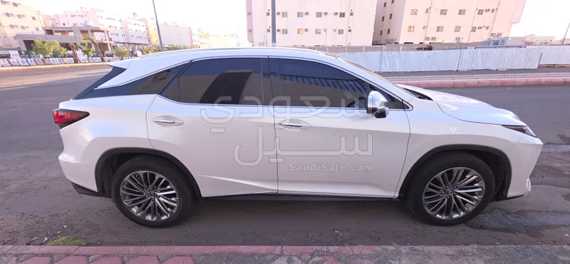 2022 لكزس أر إكس 350