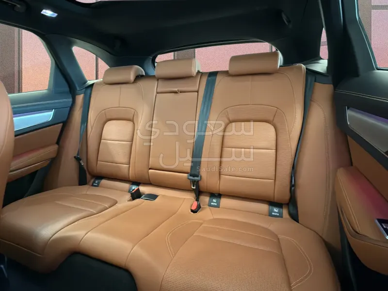 2024 جاكوار اف-بيس ار دايناميك