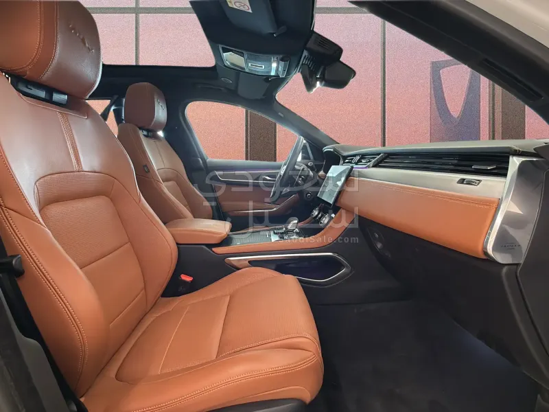 2024 جاكوار اف-بيس ار دايناميك