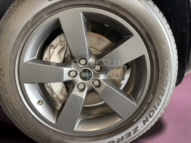 2025 Land Rover Defender 130