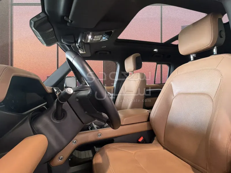 2025 Land Rover Defender 130