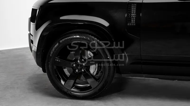 2026 Land Rover Defender X dynamic