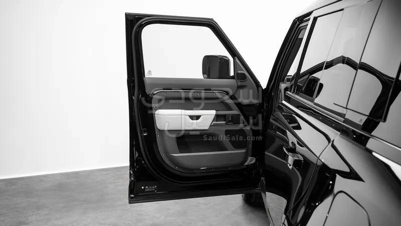 2026 Land Rover Defender X dynamic