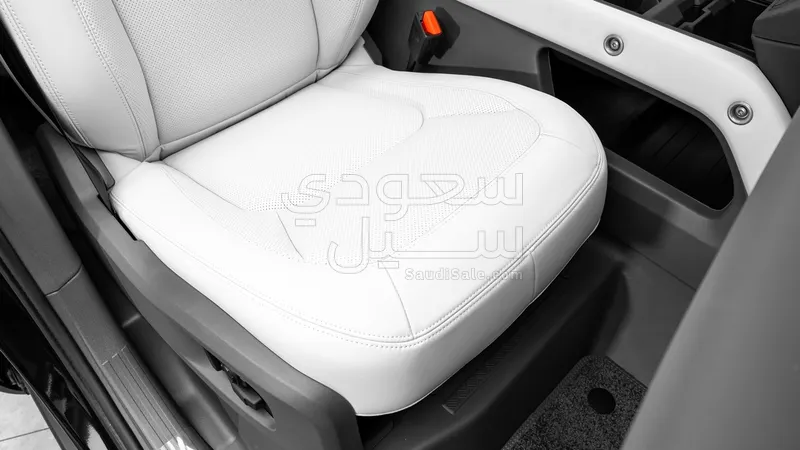 2026 Land Rover Defender X dynamic