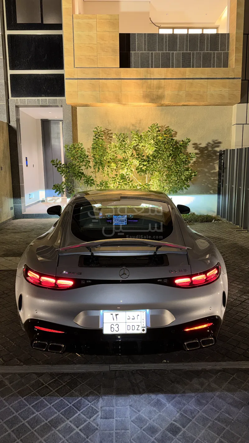 2025 مرسيدس - بنز جي تي 63إس