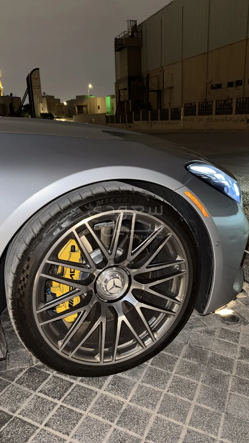 2025 مرسيدس - بنز جي تي 63إس