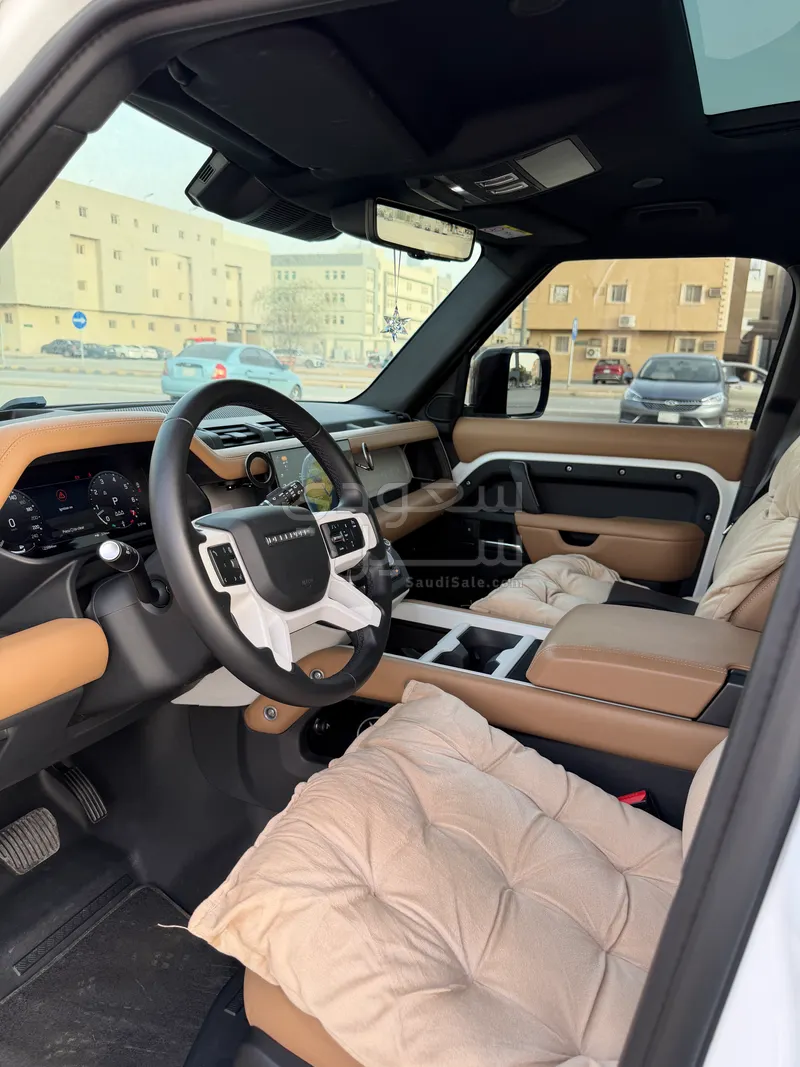 2025 لاند روفر ديفيندر اكس داينمك