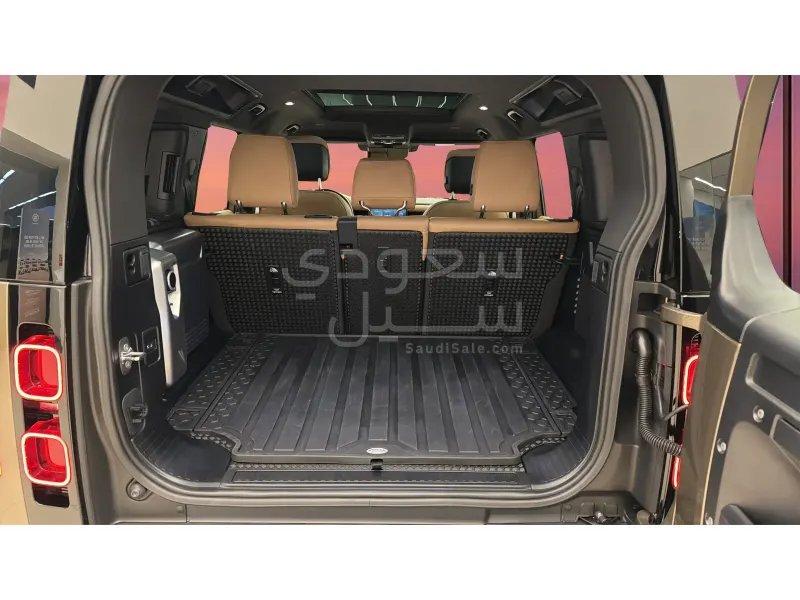 2025 لاند روفر ديفيندر 110