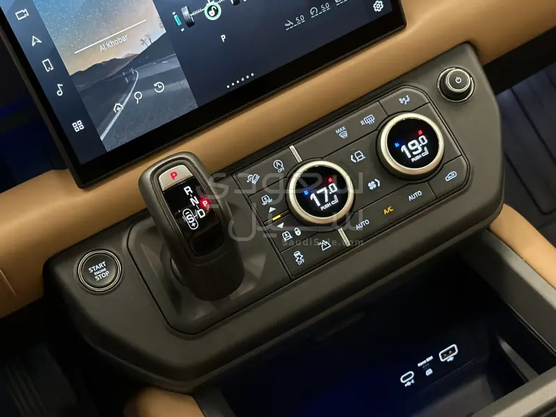 2025 لاند روفر ديفيندر 110