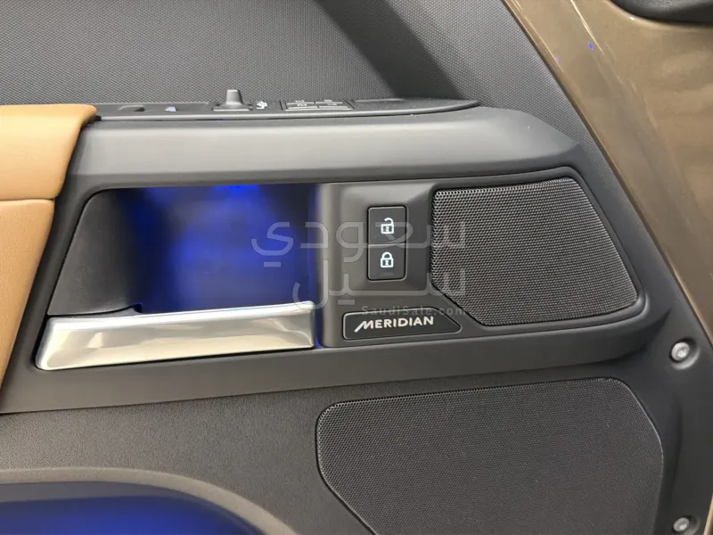 2025 لاند روفر ديفيندر 110