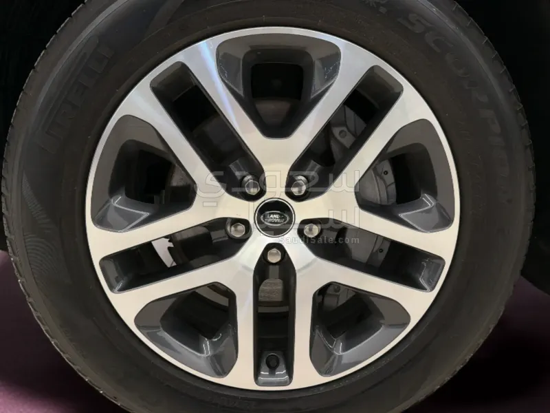 2025 لاند روفر ديفيندر 110