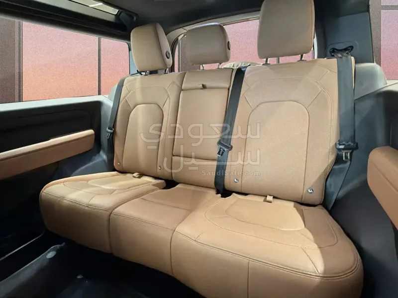 2025 لاند روفر ديفيندر 90