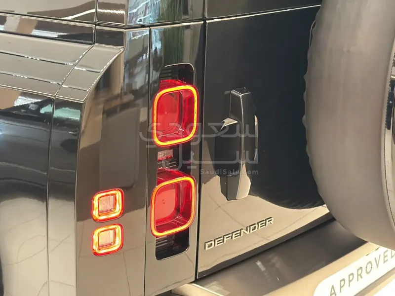 2025 لاند روفر ديفيندر 90