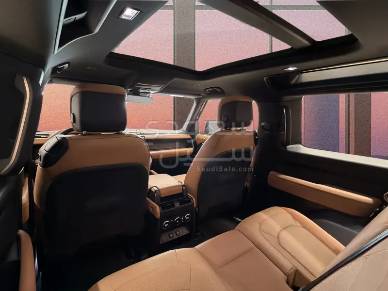 2025 لاند روفر ديفيندر 90