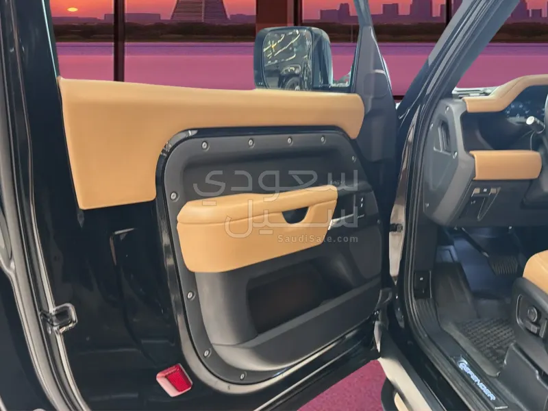 2025 لاند روفر ديفيندر 90