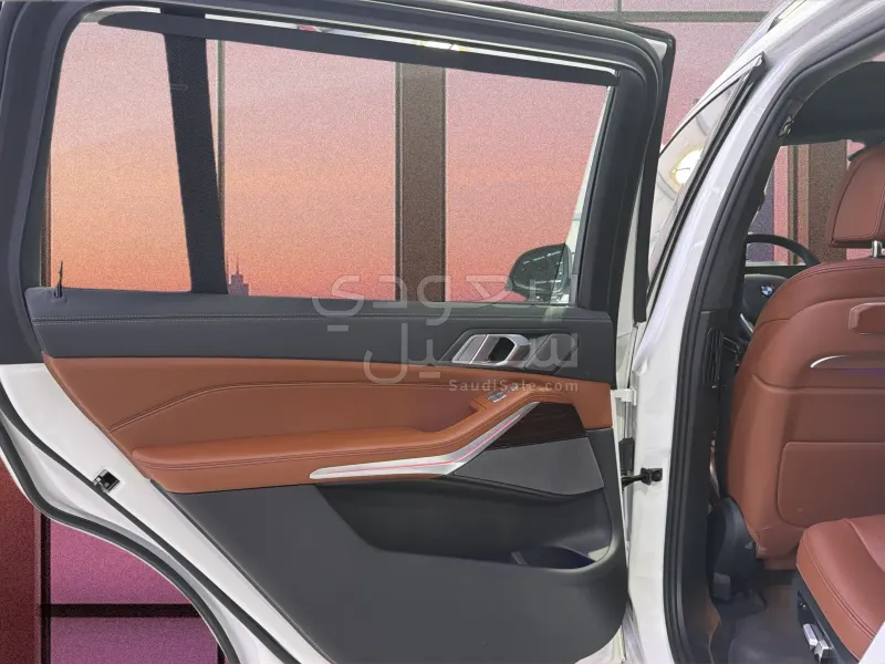 2025 بي ام دبليو الفئة اكس 7