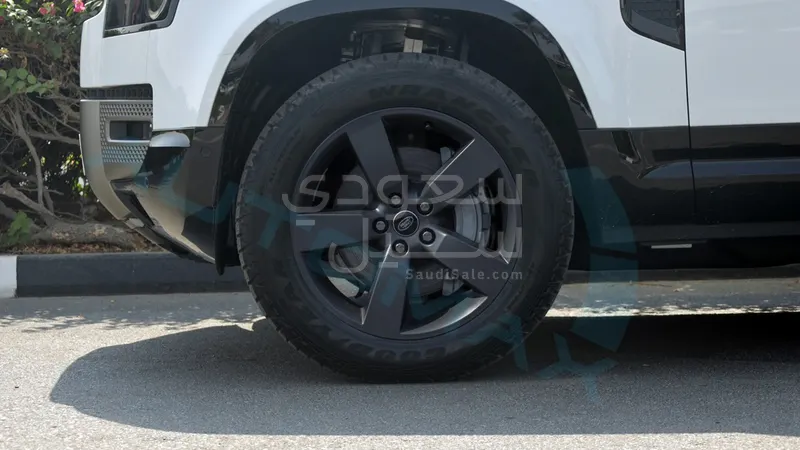 2025 Land Rover Defender X dynamic