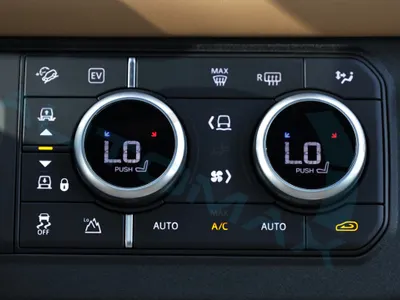 2025 Land Rover Defender X dynamic