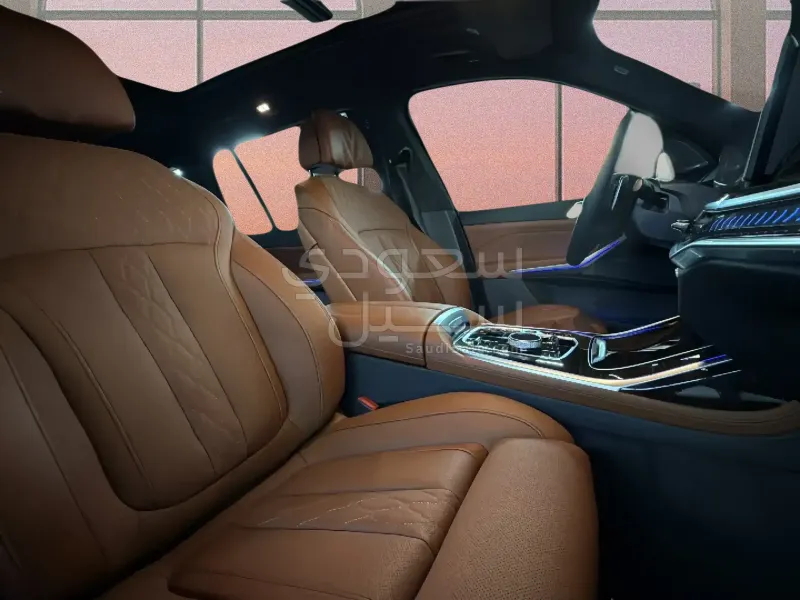 2025 بي ام دبليو الفئة اكس 7