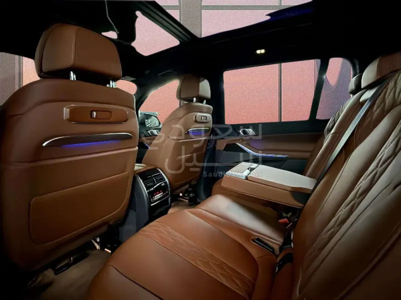 2025 بي ام دبليو الفئة اكس 7