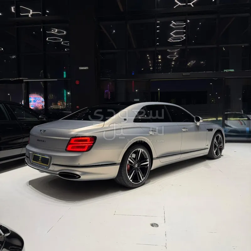 2020 بنتلي كونتيننتل فلاينج سبير دابليو 12