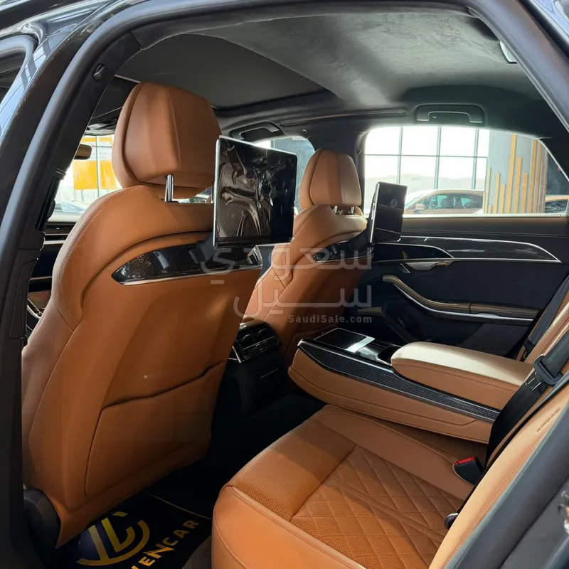 2025 اودي اس 8