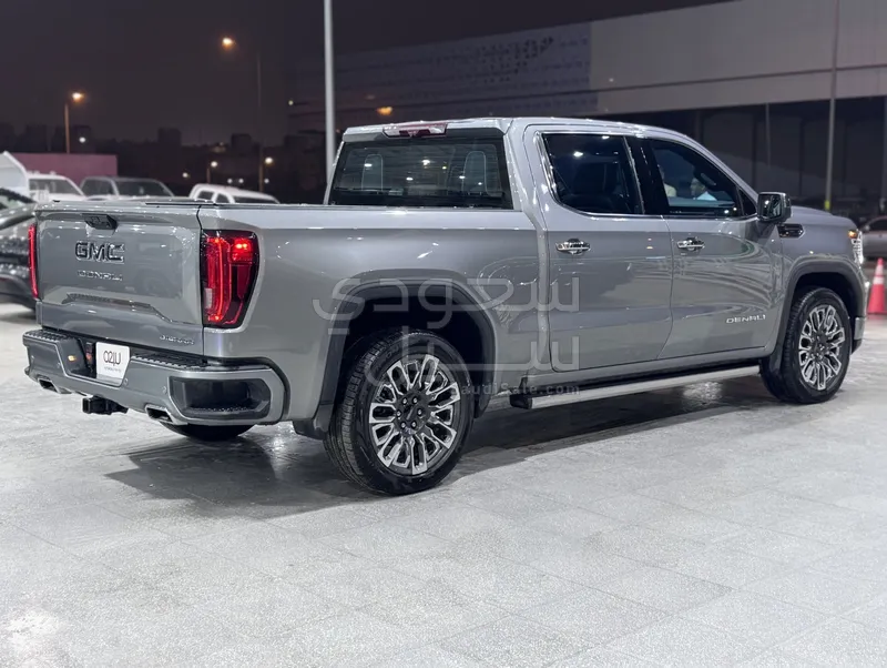 2023 جي ام سي سييرا دينالي