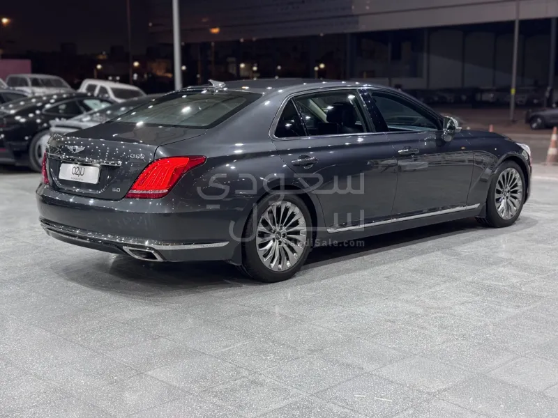 2018 جينيسيس جي 90