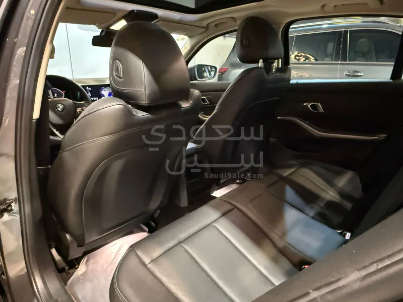 2022 بي ام دبليو الفئة الثالثة 320 أي