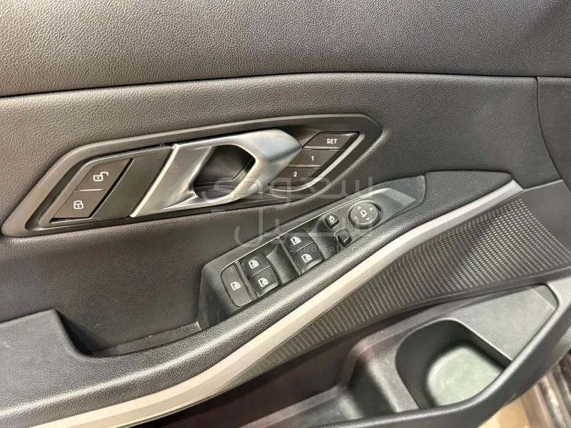 2022 بي ام دبليو الفئة الثالثة 320 أي