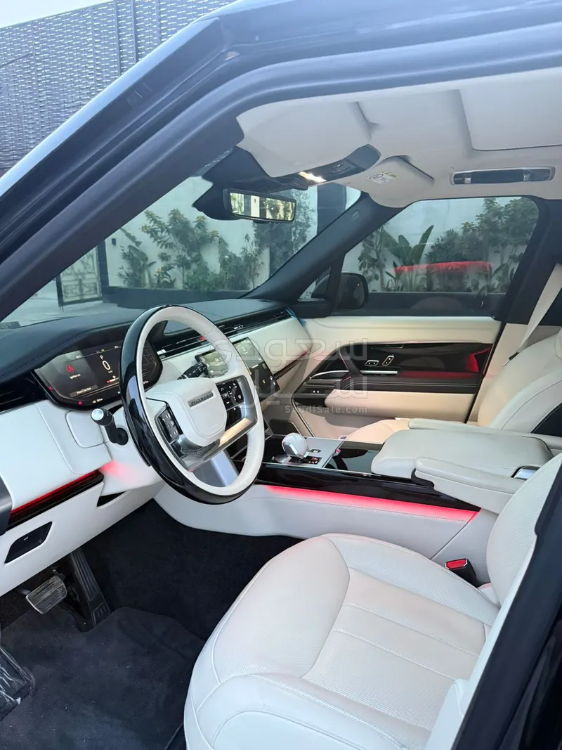 2025 لاند روفر رينج روفر اوتوبيوغرافي