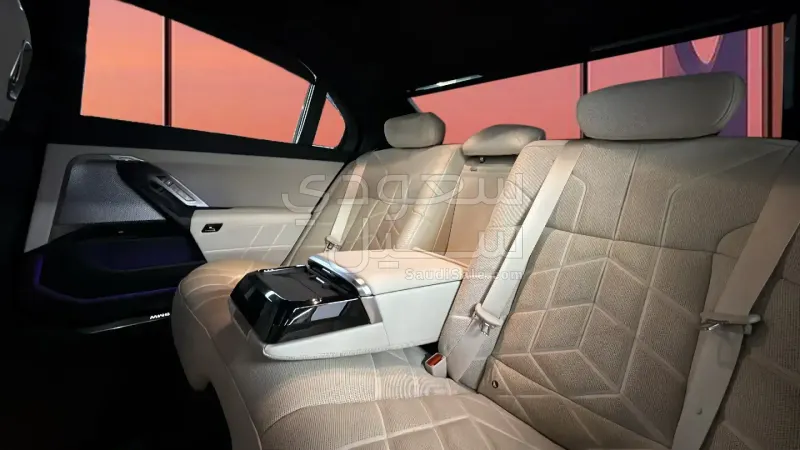 2024 بي ام دبليو الفئة السابعة 735أي