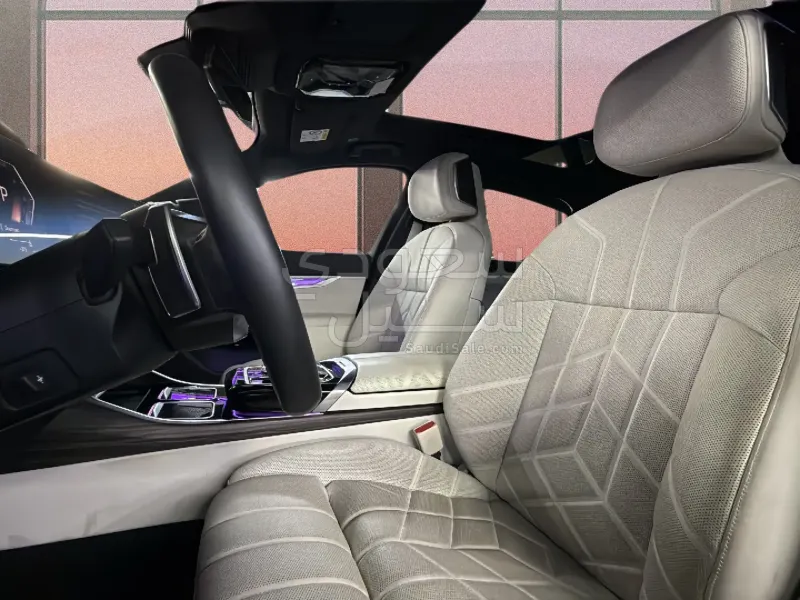 2024 بي ام دبليو الفئة السابعة 735أي