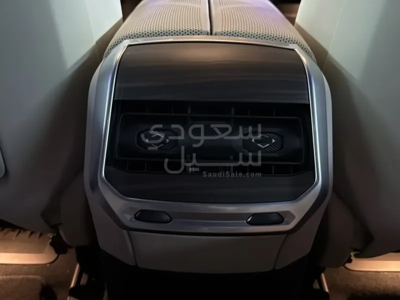 2024 بي ام دبليو الفئة السابعة 735أي