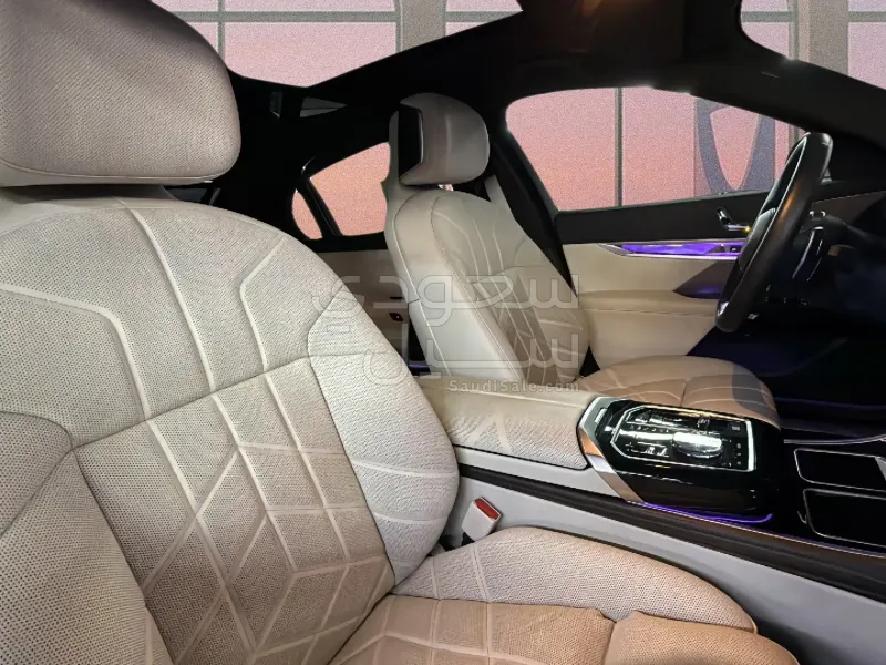 2024 بي ام دبليو الفئة السابعة 735أي