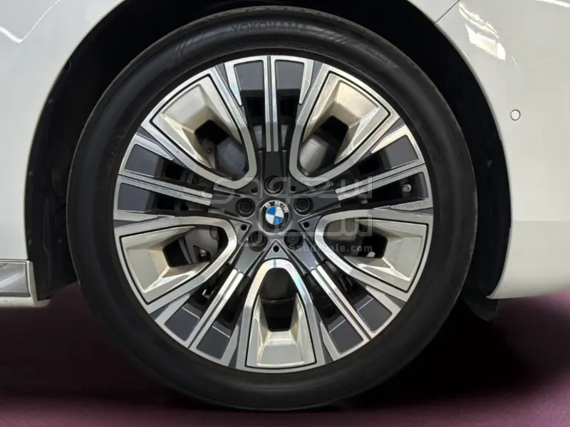 2024 بي ام دبليو الفئة السابعة 735أي