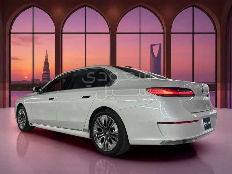 2024 بي ام دبليو الفئة السابعة 735أي