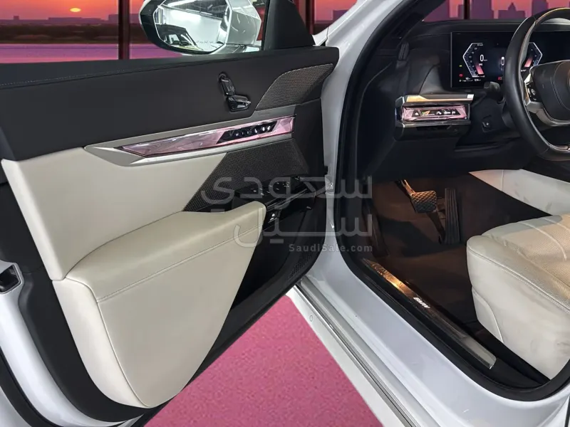 2024 بي ام دبليو الفئة السابعة 735أي