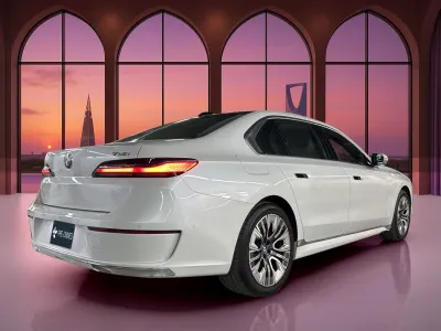 2024 بي ام دبليو الفئة السابعة 735أي