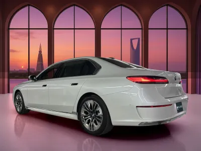 2024 بي ام دبليو الفئة السابعة 735أي