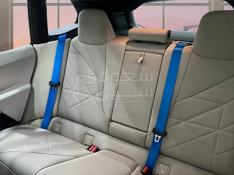 2023 بي ام دبليو الفئة اي