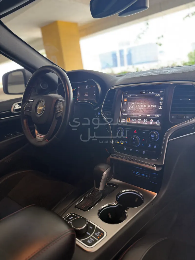 2017 جييب جراند شيروكي تريل هوك