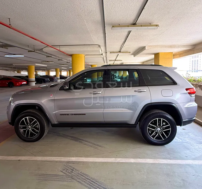 2017 جييب جراند شيروكي تريل هوك