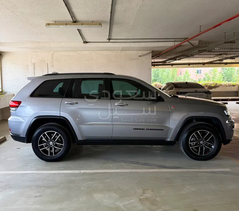 2017 جييب جراند شيروكي تريل هوك