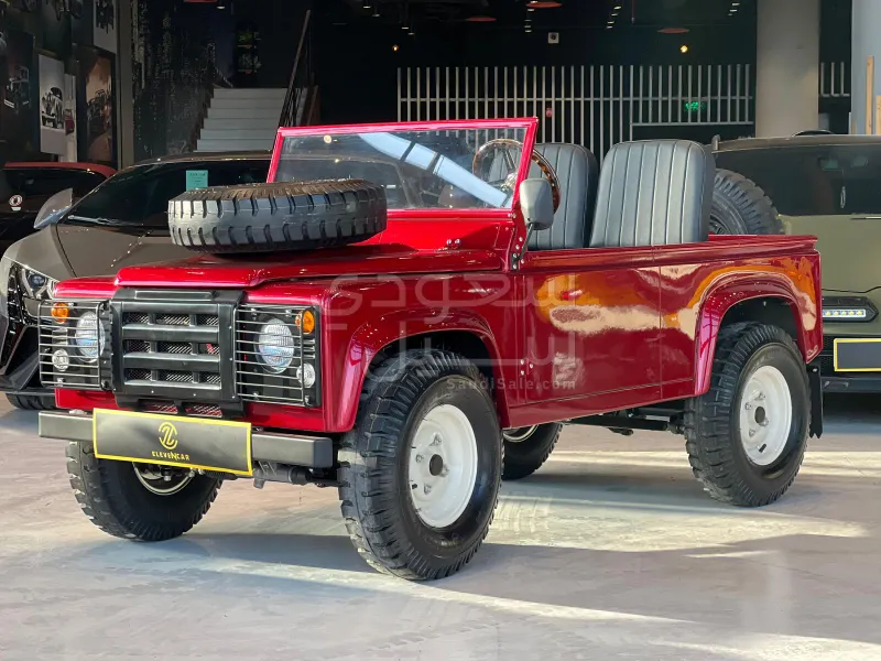 2025 Land Rover Defender 90