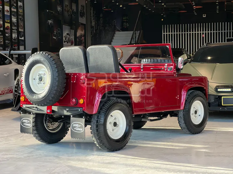 2025 Land Rover Defender 90