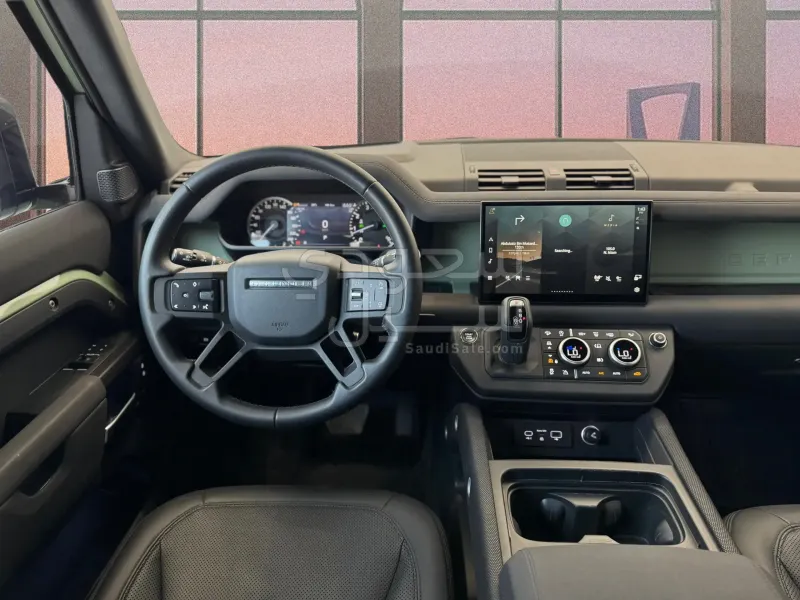 2023 لاند روفر ديفيندر 90
