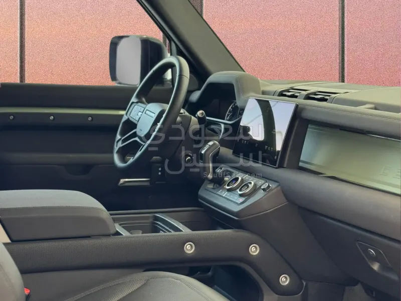 2023 لاند روفر ديفيندر 90